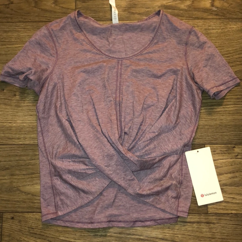 New lululemon twist front top